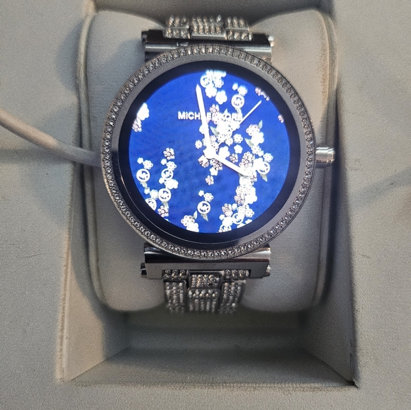 Michael Kors  Acces - Picture 9 of 10